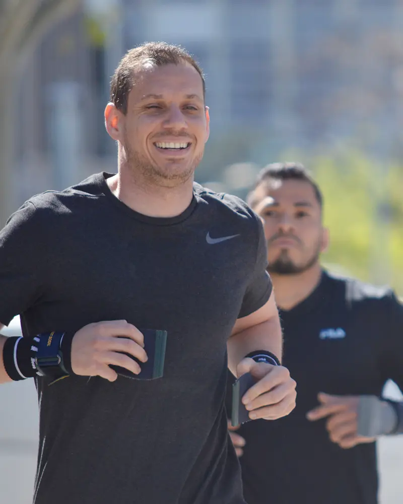 Entrenamiento híbrido en la Marina del Prat Vermell - Redfield T&F
